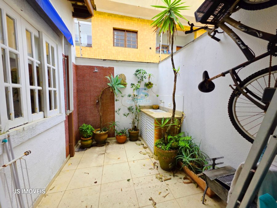 Picsart_25-08-21_21-29-40-960