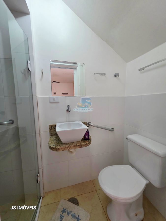 Picsart_25-08-21_21-33-30-121