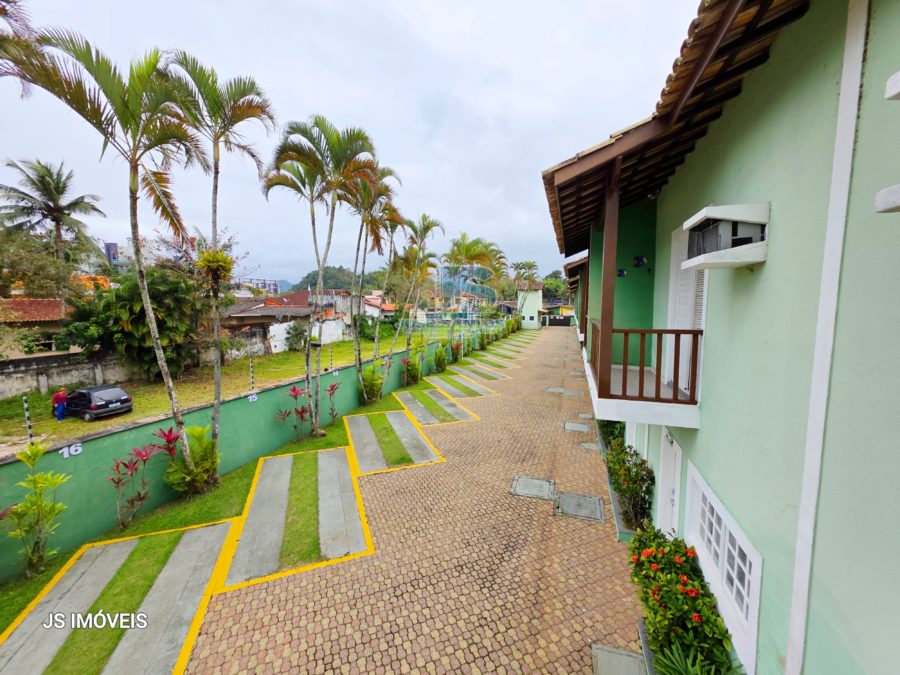 Picsart_25-08-21_21-39-44-997