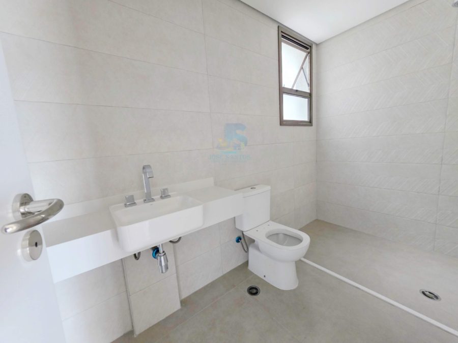 Picsart_26-04-11_13-34-34-314